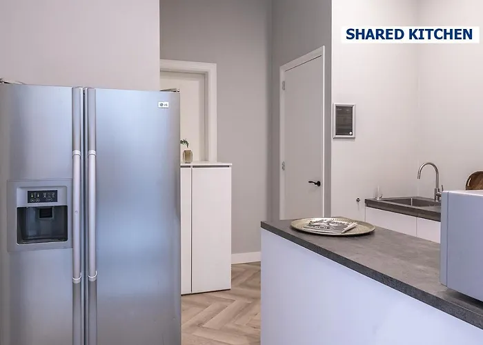 With Bath Center * تيلبورغ