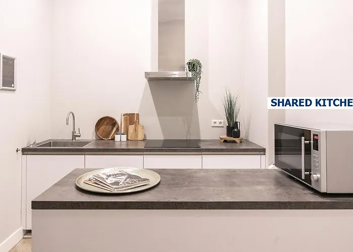 With Bath Center Appartement